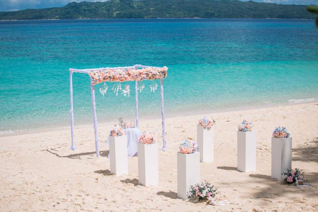プカシェルビーチで結婚式