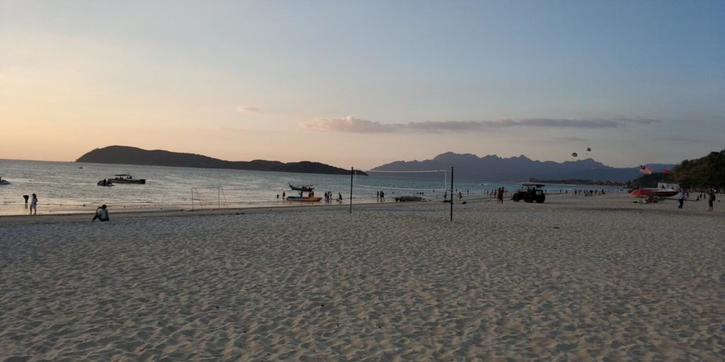 夕方のチェナンビーチ