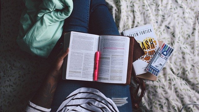 本を読むイメージ