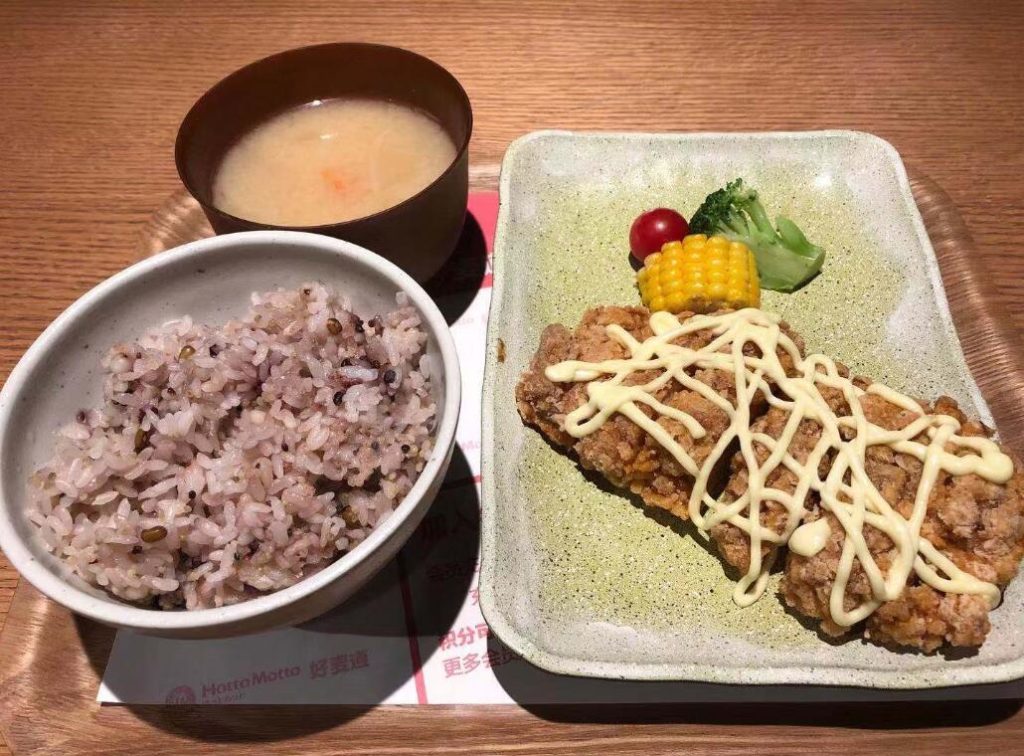 中国のほっともっとのタツタチキン定食