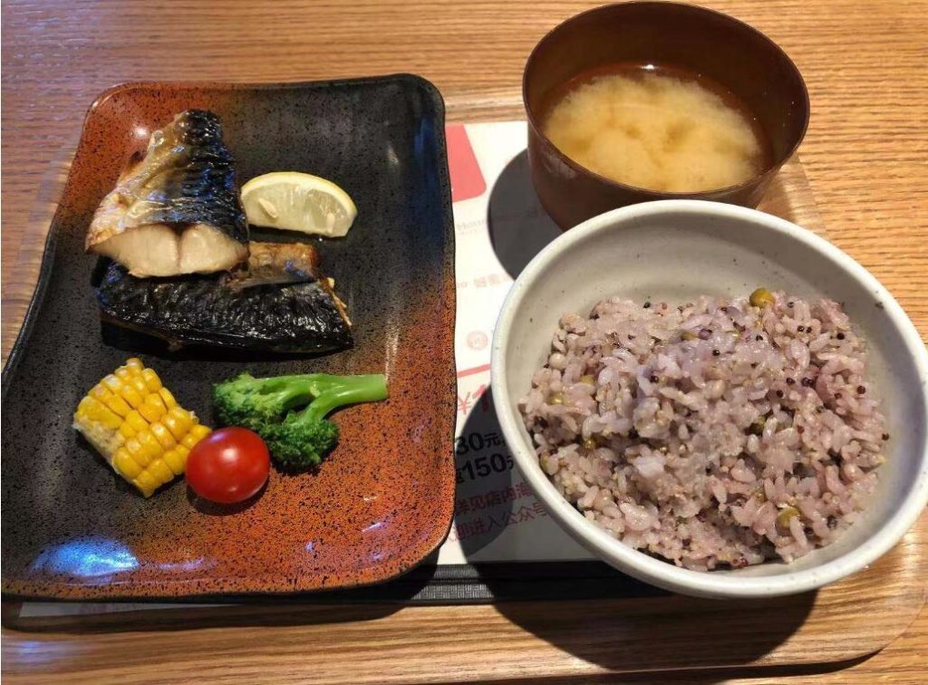 中国のほっともっとのさば塩焼き定食