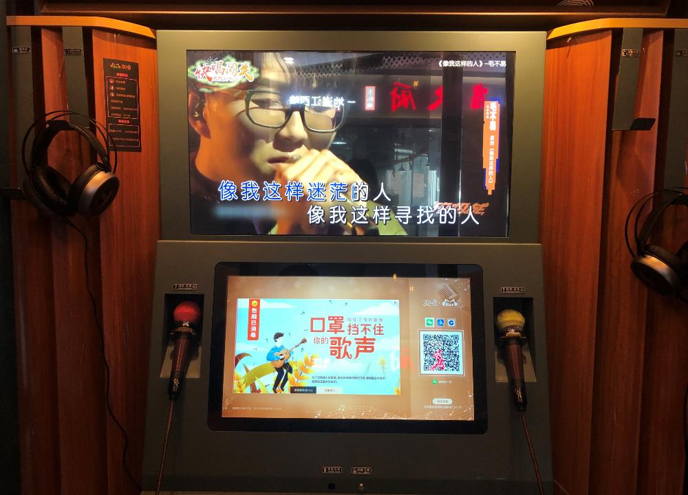 中国のカラオケボックスの内装