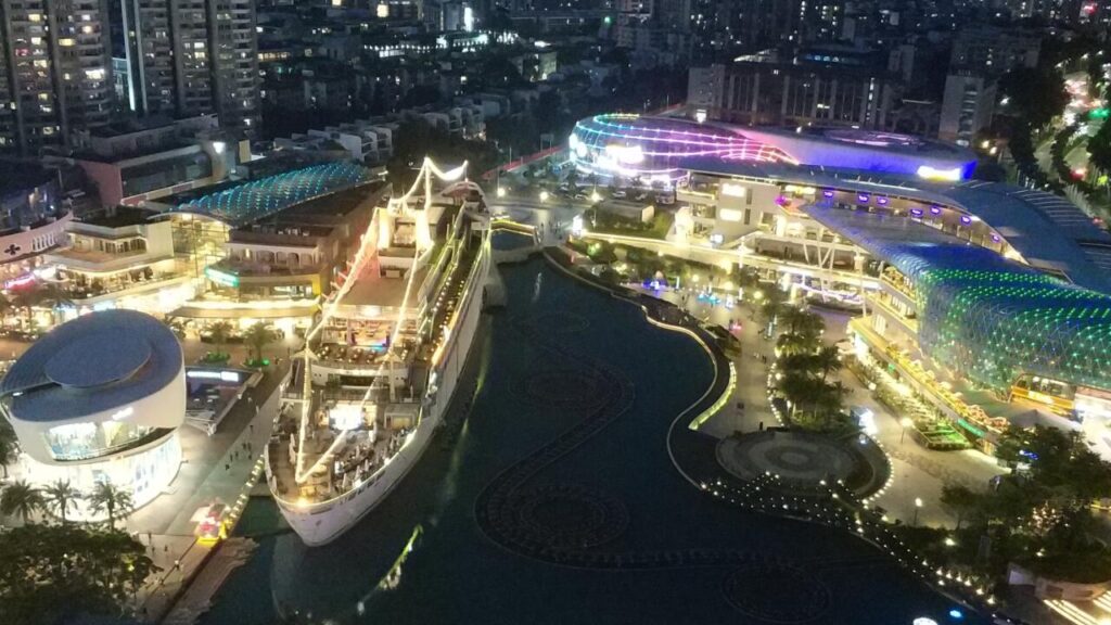 海上世界の夜景