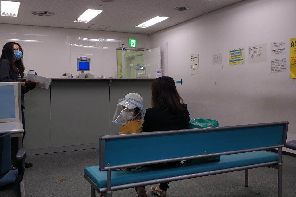在留カードの待合室