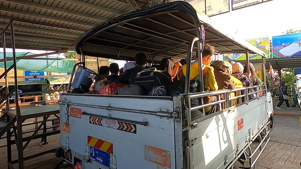 トラックの荷台