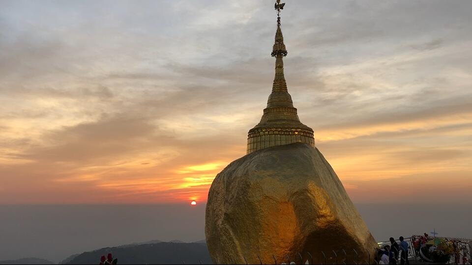 ゴールデンロックので夕日