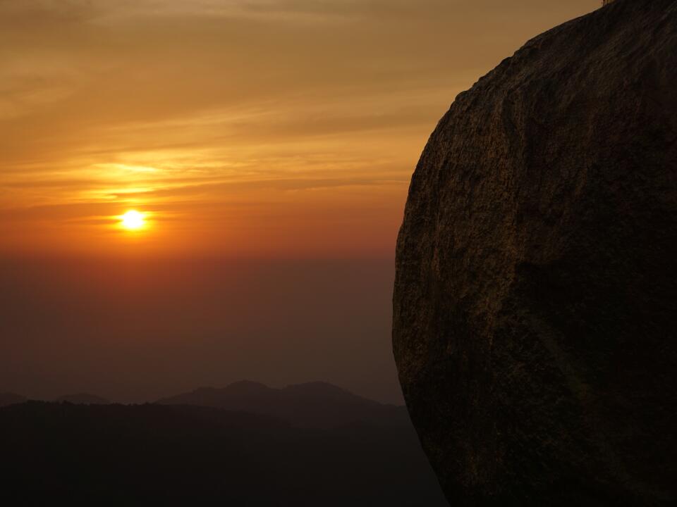 ゴールデンロックの夕日